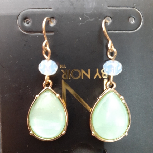 nOir Jewelry Jewelry - Nior Agate Jade  Earrings with Gold hook NWT